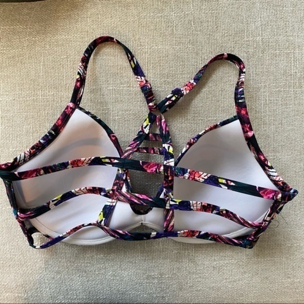 PINK Bra - Picture 3 of 3